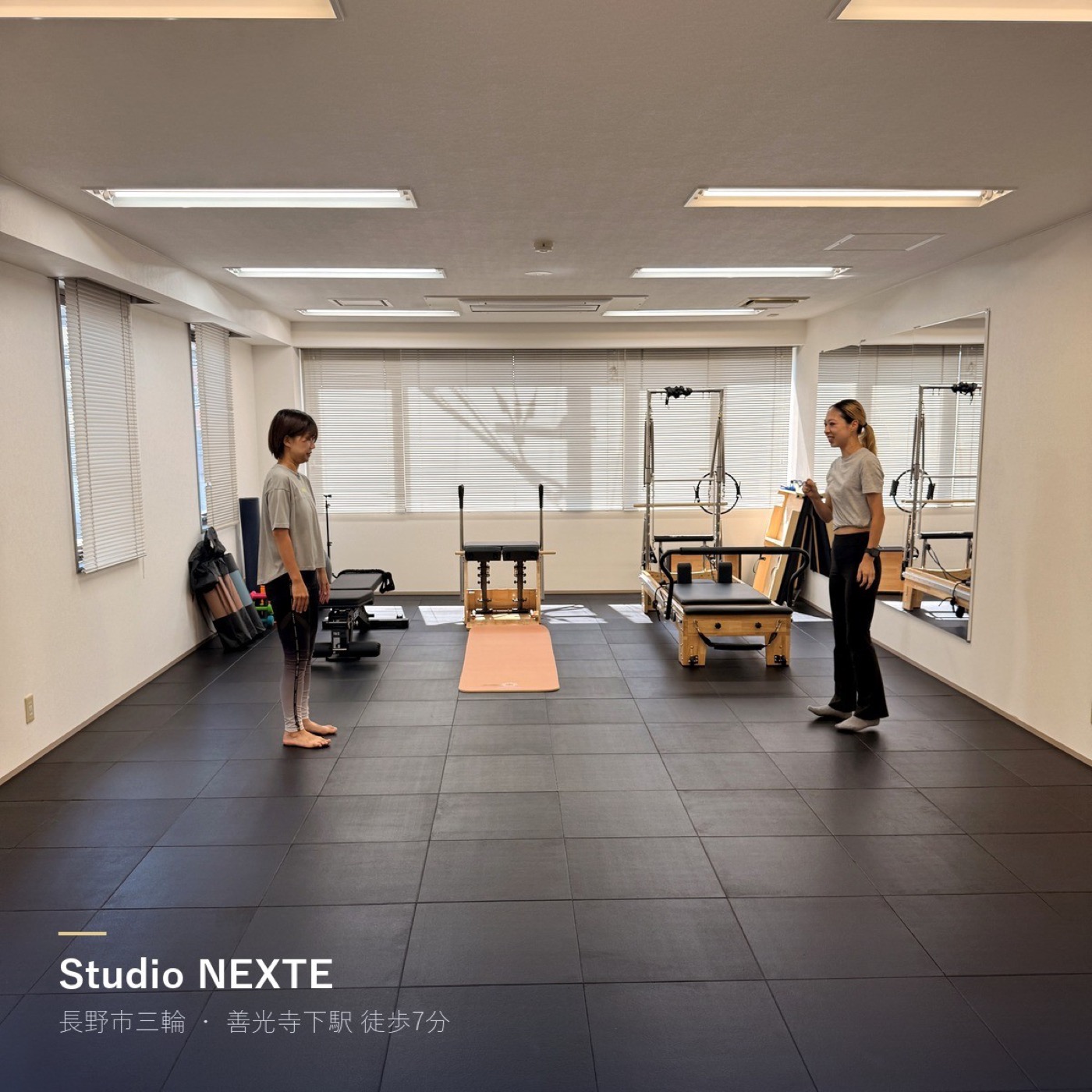 リフォーマーが並ぶStudio NEXTEの全景（長野市三輪・上野ビル2F）